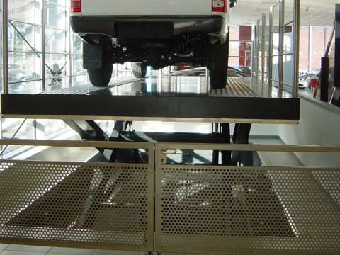 Edmolift Romania TF3000 platforme ridicatoare auto showroom